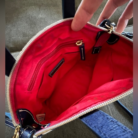 Dooney & Bourke handbag! Like new, clean and very cute! - Picture 2 of 6